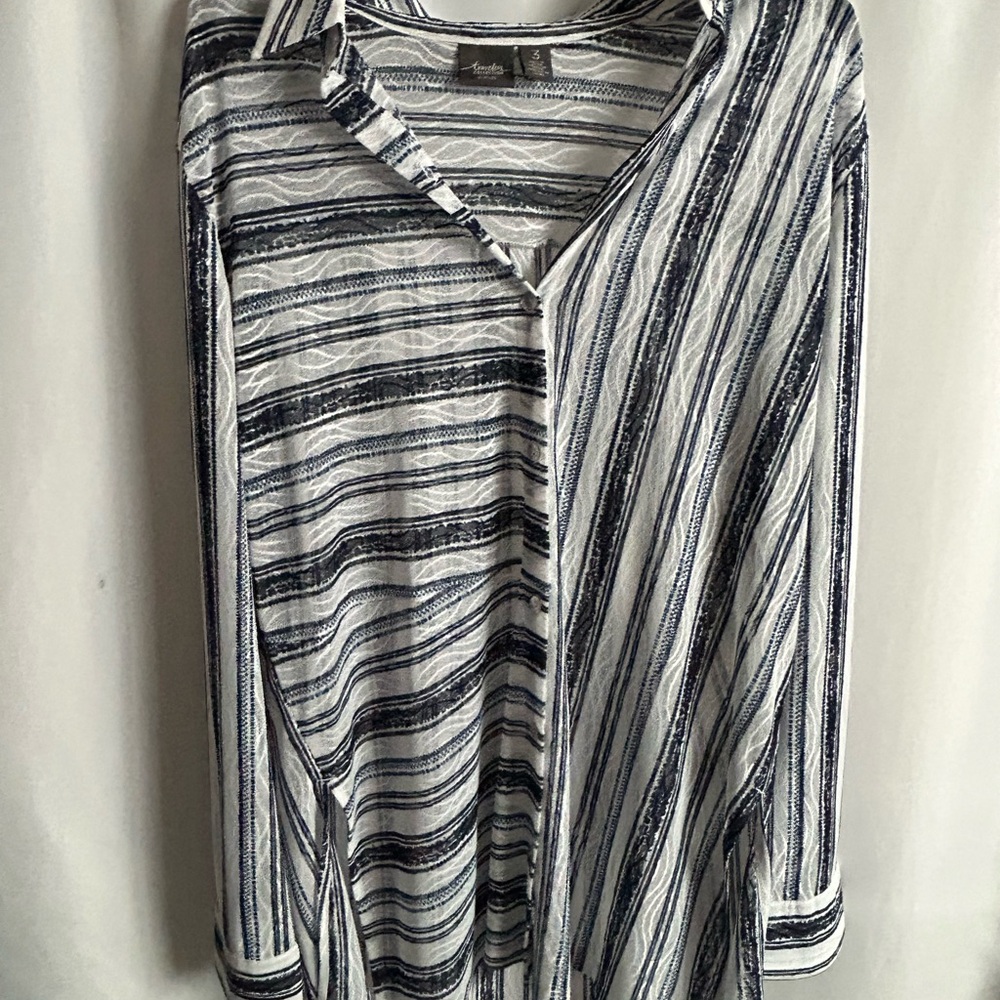 3 Chico’s Traveler’s collection textured blue striped blouse LN
